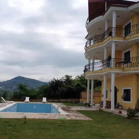 Akyazi Garden Havuzlu Villa Akyazi (Trabzon)